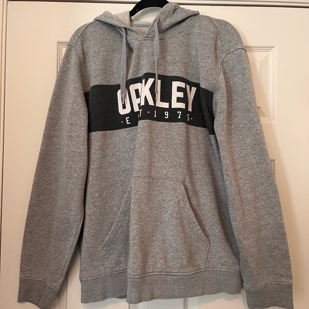 Grey Oakley Hoodie. Size XL.